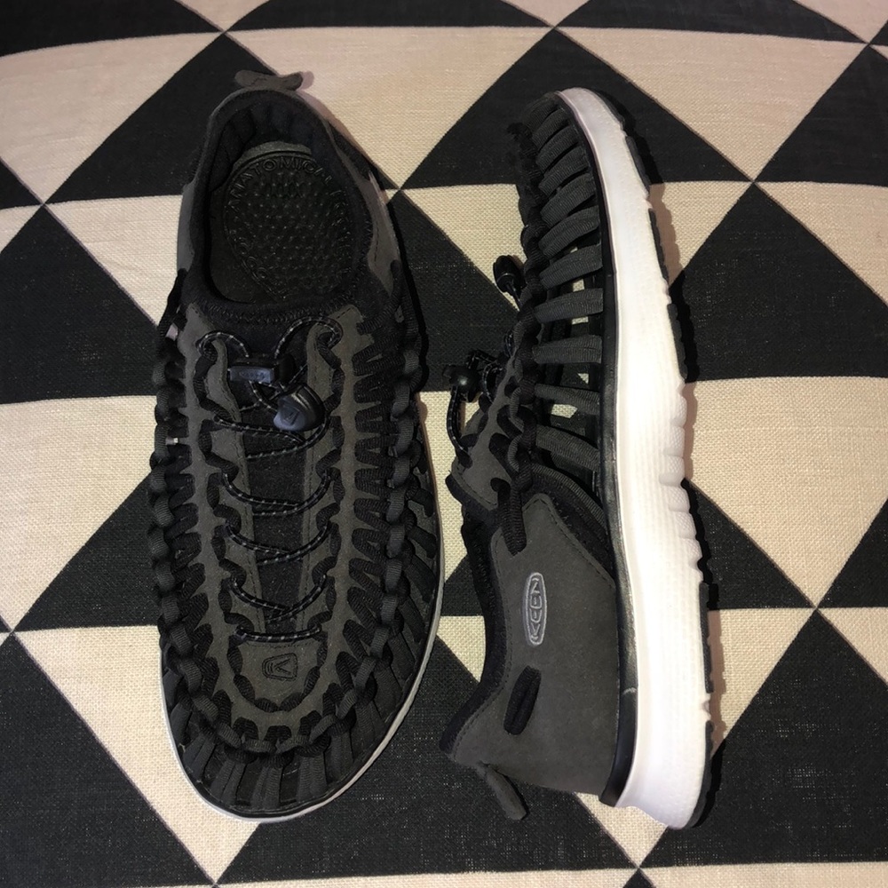 Keen Summer Shoes sz 9.5, never worn